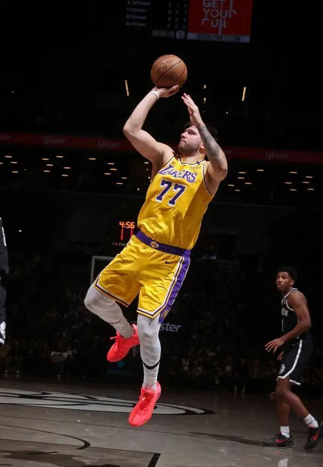 掘金逆转雷霆，赢得关键胜利