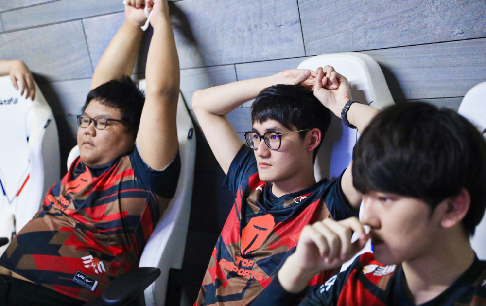 关于MAD鏖战IG,Gumayusi完成史诗逆转激烈交锋全球总决赛,成为赛场最大亮点的信息 关于MAD鏖战IG,Gumayusi完成史诗逆转激烈交锋全球总决赛,成为赛场最大亮点的信息