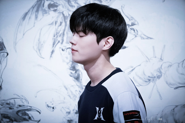 熊猫体育app-C9鏖战HLE，Deft完成史诗逆转宿敌对决八强赛，引爆全场热议