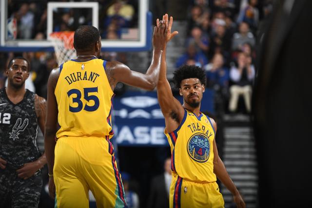 熊猫体育官方网站-勇士告捷马刺，格林准时站出来