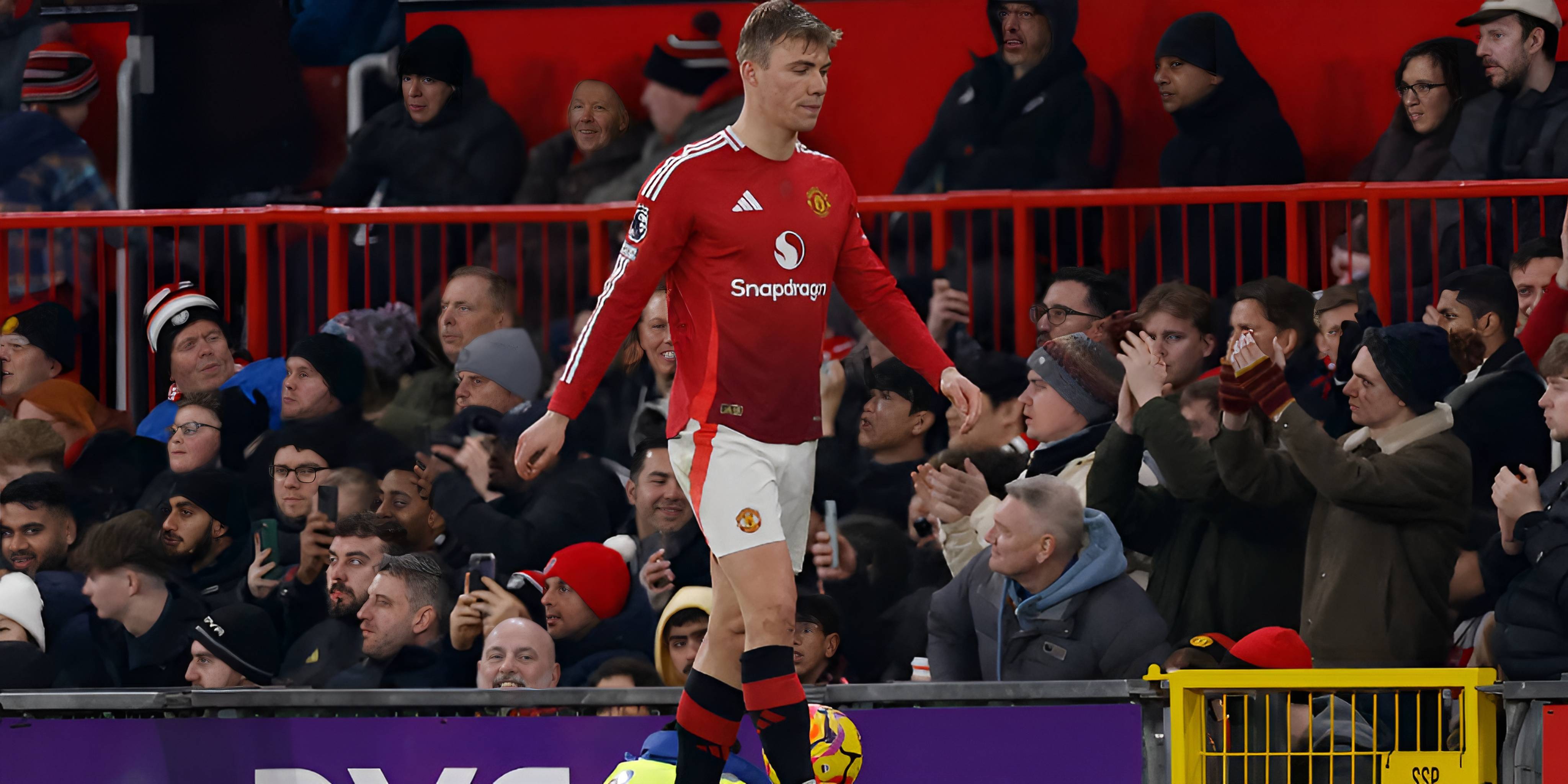 曼联在重要比赛中获得宝贵的胜利 曼联在重要比赛中获得宝贵的胜利