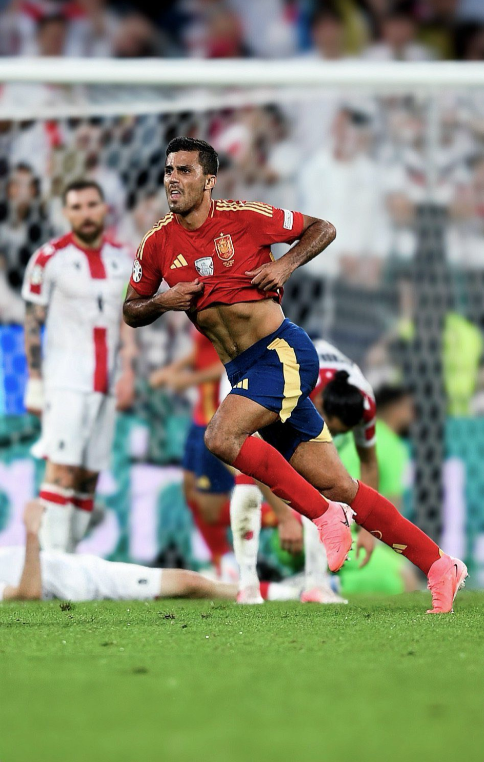 西班牙女足惊险逆转取胜:实力傲人再展风采 西班牙女足惊险逆转取胜:实力傲人再展风采