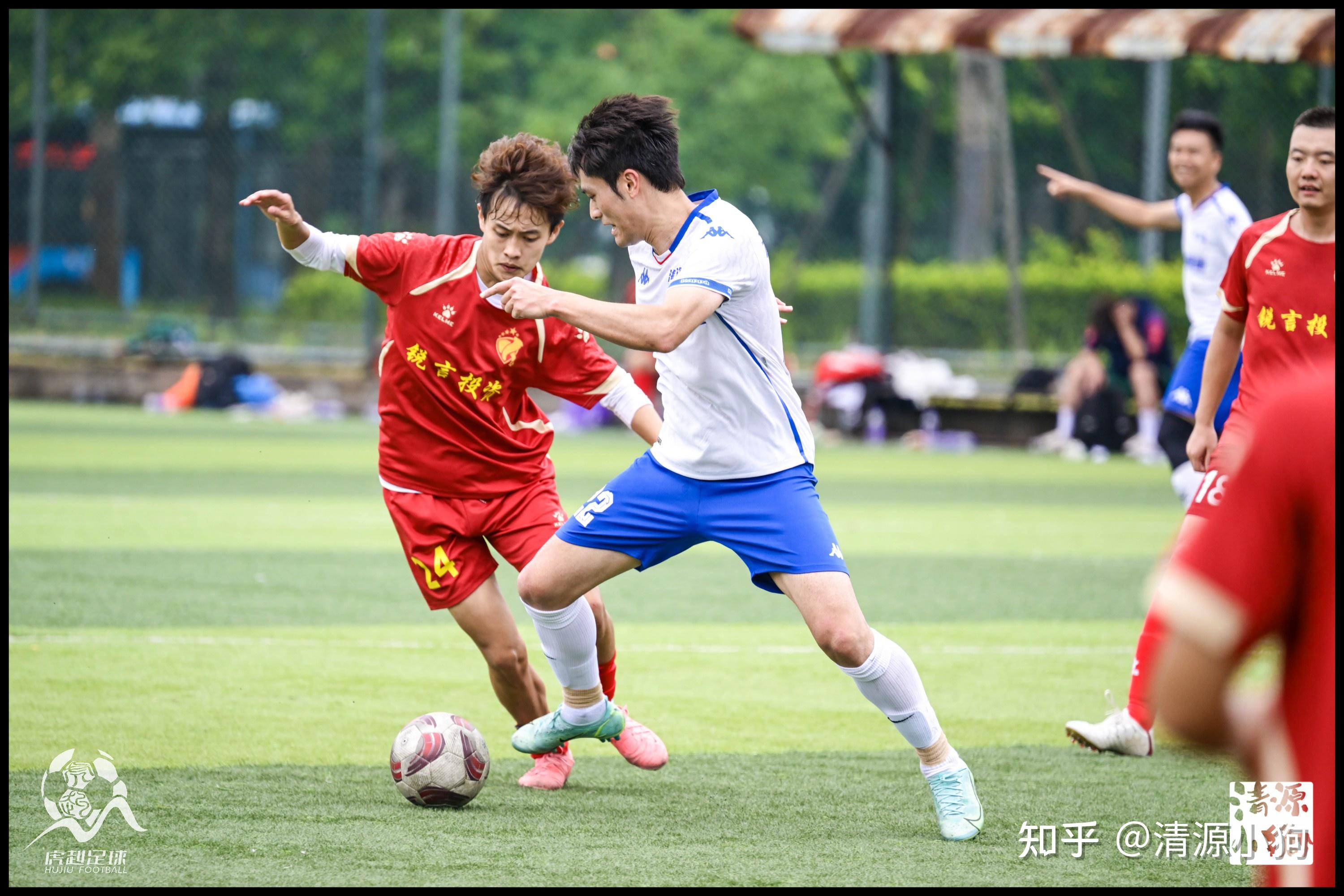 熊猫体育手机客户端-精益求精！足球比赛中球队不断突破创新领先！