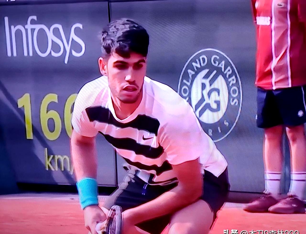 法国网球队强势意大利网球队，阿尔卡拉斯关键制胜